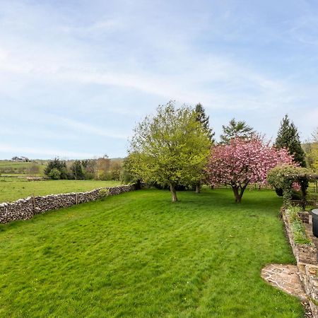 Central Malham Wellbeing Escape With Hot Tub Sleeps 8 Экстерьер фото