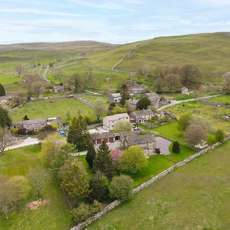 Central Malham Wellbeing Escape With Hot Tub Sleeps 8 Экстерьер фото