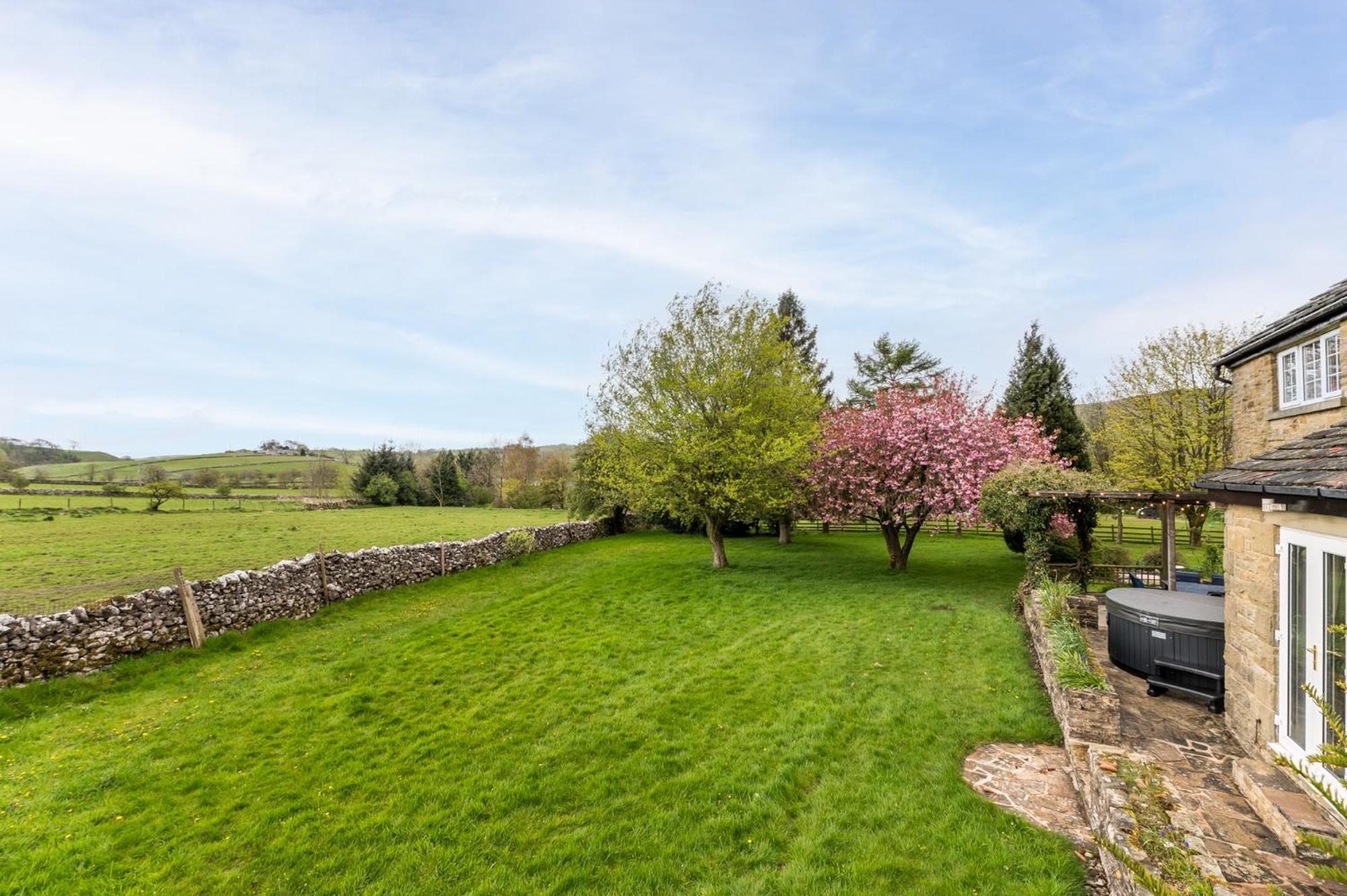 Central Malham Wellbeing Escape With Hot Tub Sleeps 8 Экстерьер фото
