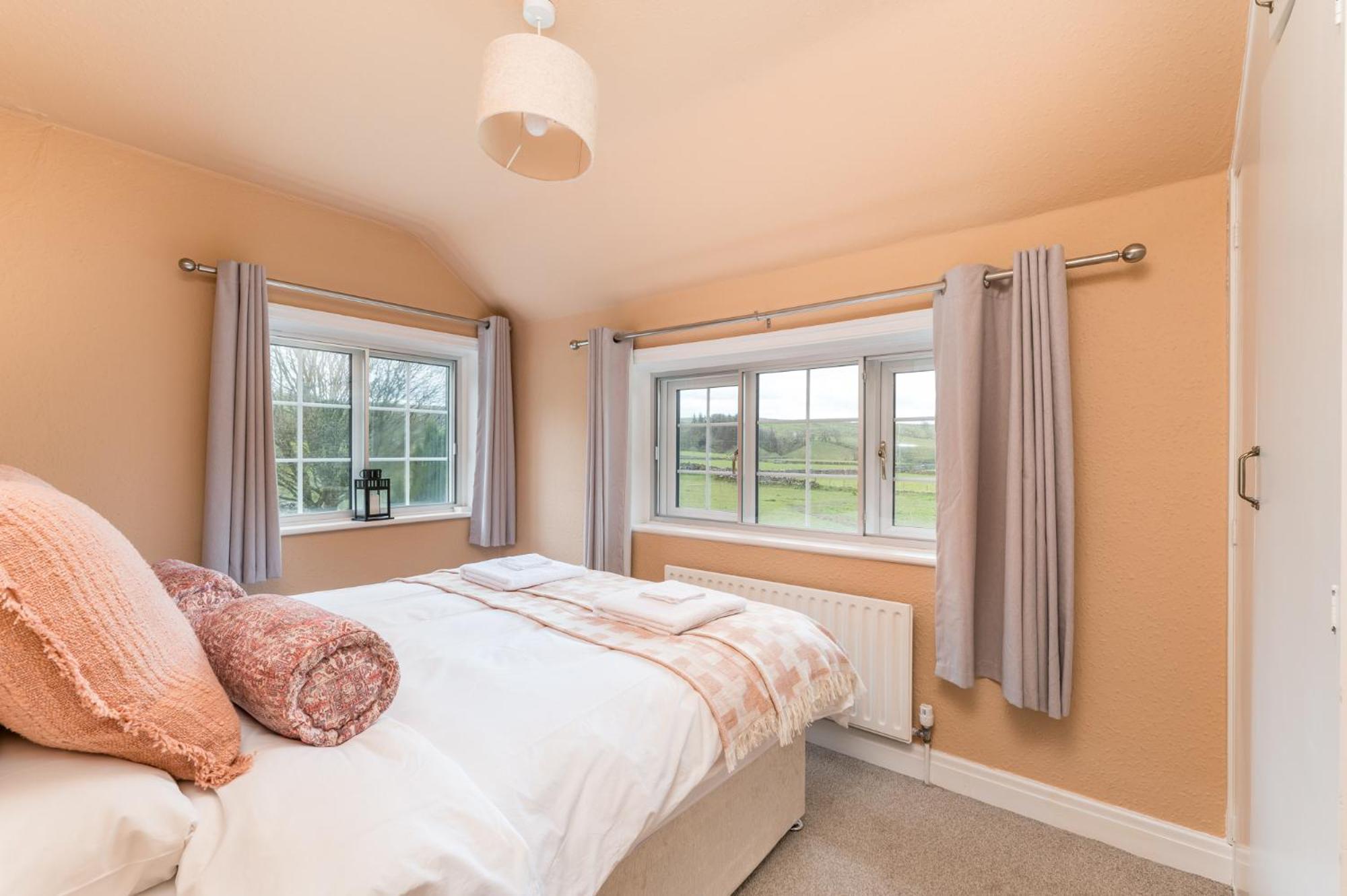 Central Malham Wellbeing Escape With Hot Tub Sleeps 8 Экстерьер фото