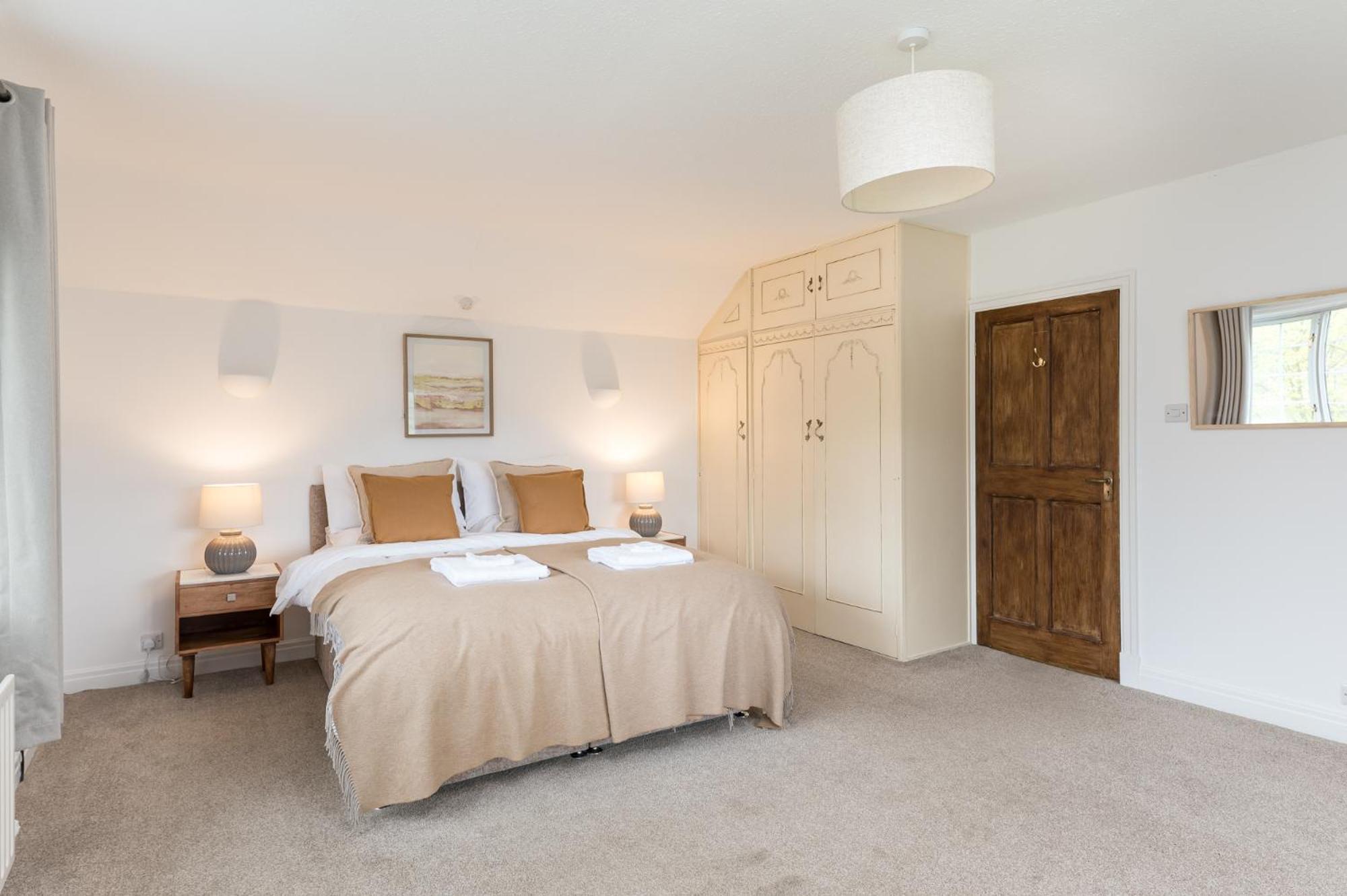 Central Malham Wellbeing Escape With Hot Tub Sleeps 8 Экстерьер фото