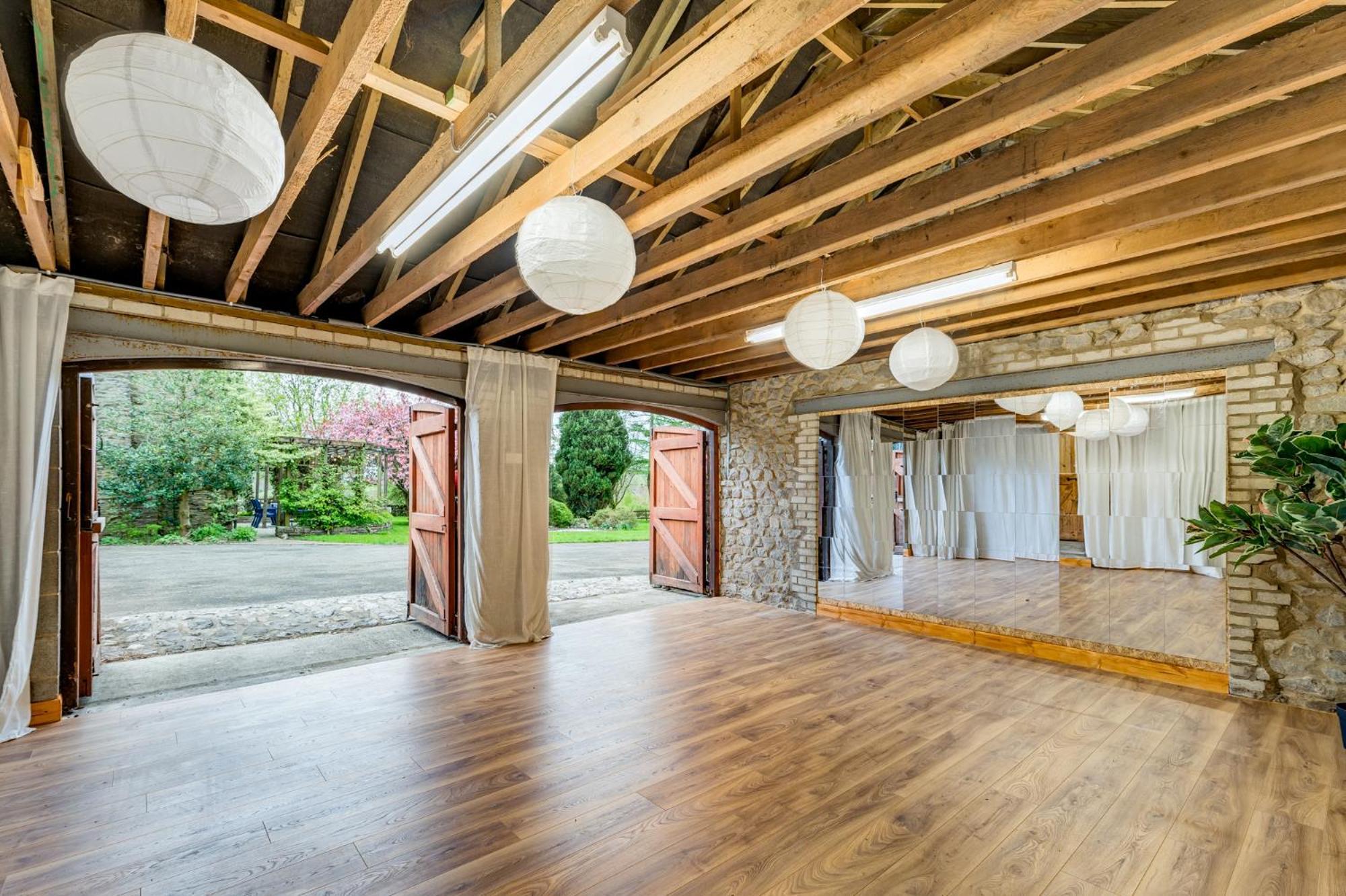 Central Malham Wellbeing Escape With Hot Tub Sleeps 8 Экстерьер фото
