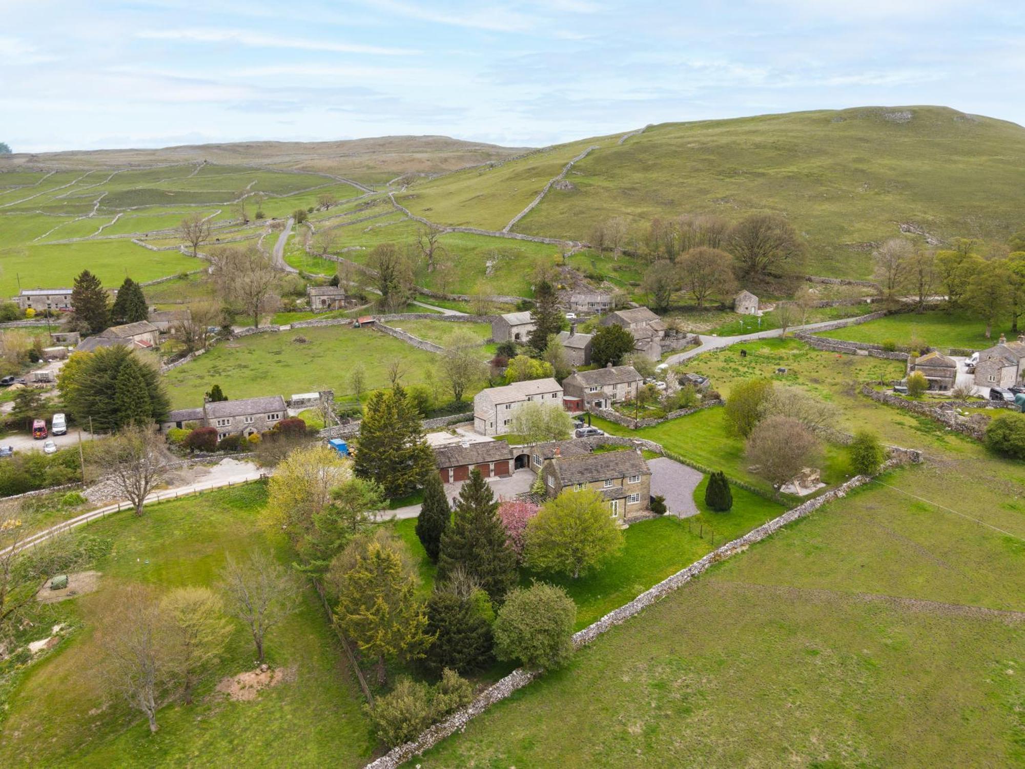 Central Malham Wellbeing Escape With Hot Tub Sleeps 8 Экстерьер фото