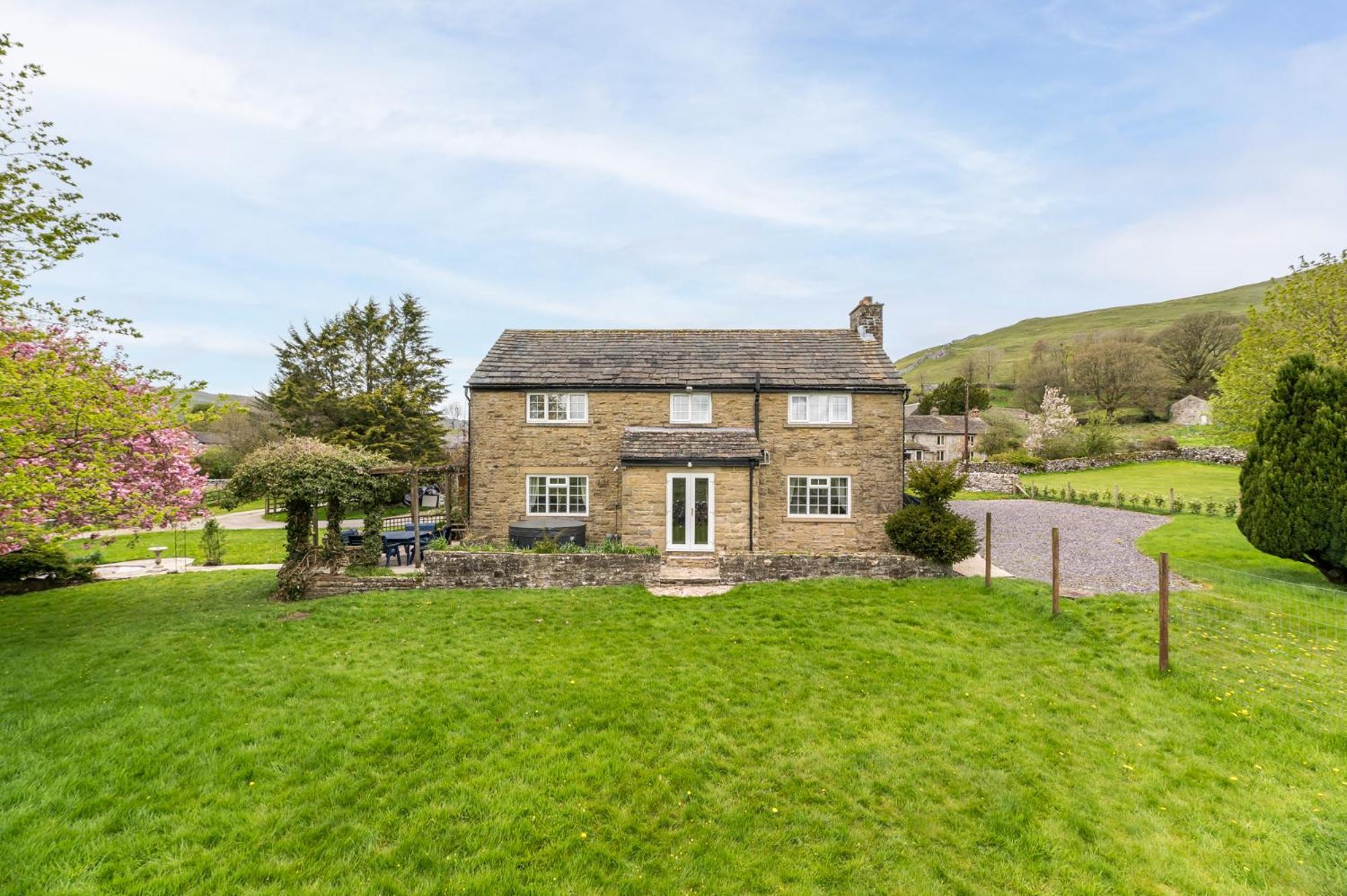 Central Malham Wellbeing Escape With Hot Tub Sleeps 8 Экстерьер фото