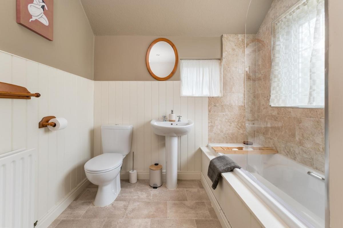 Central Malham Wellbeing Escape With Hot Tub Sleeps 8 Экстерьер фото