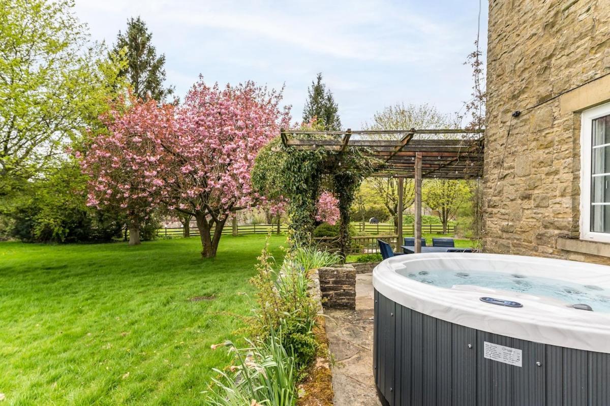 Central Malham Wellbeing Escape With Hot Tub Sleeps 8 Экстерьер фото